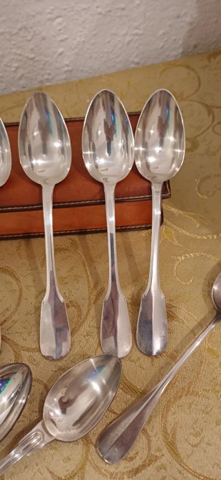 Estuche de 6 Cucharas de Mesa Antiguas