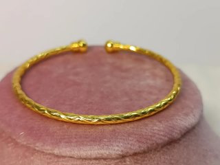 Pulsera ajustable diseño labrado oro