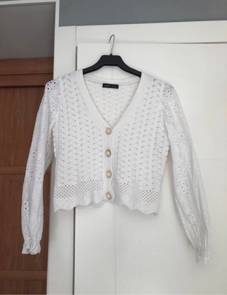 Jersey fino blanco botones y manga troquelada