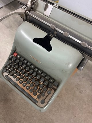 Máquina de escribir Olivetti Lexicon 80