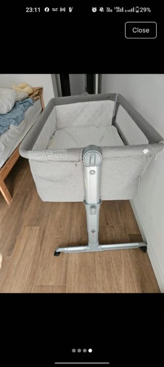 Cuna de colecho gris con colchón