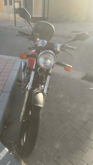 Moto Honda CB TWOFIFTY Roja