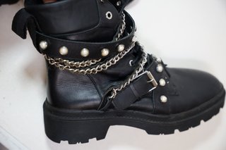 Botines de piel Zara con perlas