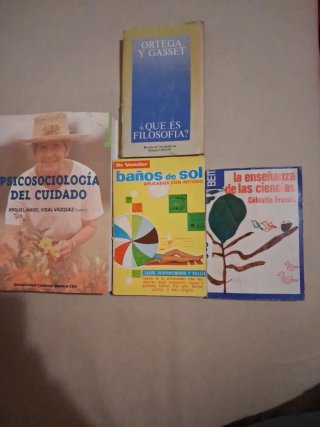 Lote de 4 libros antiguos y usados.