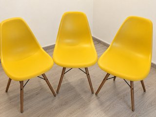 Juego de 4 sillas amarillas