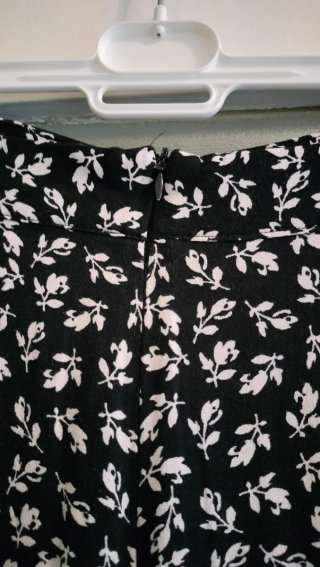 Pantalón Mango negro estampado hojas