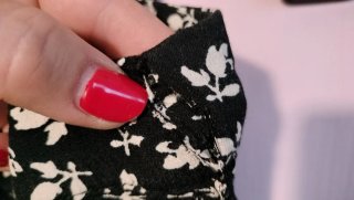 Pantalón Mango negro estampado hojas