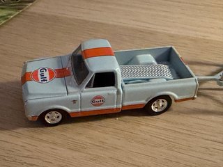 Greenlight C-10 Gulf 1968 con remolque