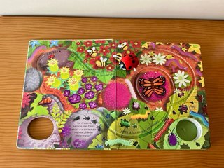 Libro “Juega con el libro de la mariquita”