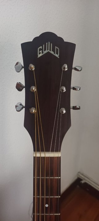 Guitarra Acústica Guild D-240e ArchBack