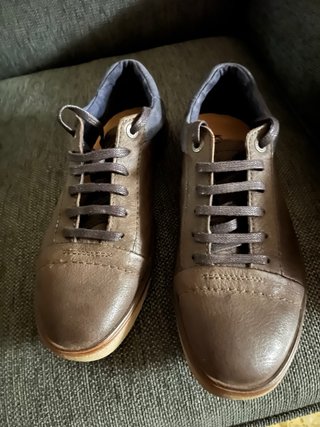 Zapatos de hombre. Piel. Marca Kickers. Talla 41