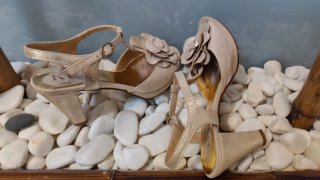 Sandalias KESS doradas mujer