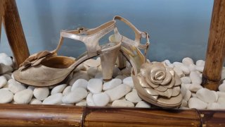 Sandalias KESS doradas mujer