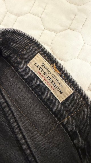 Bermudas vaqueras Levi's grises