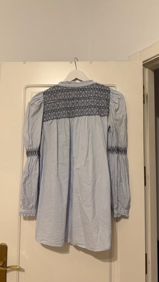 Blusa larga Zara azul bordada