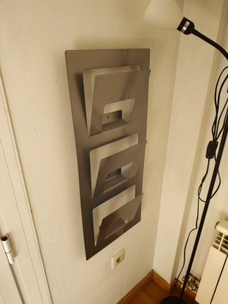Revistero de Pared Metálico