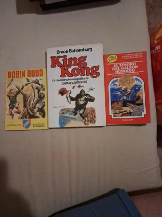 Lote de libros de ficción populares.