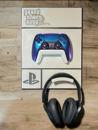 Supporto a parete per controller e cuffie PS5 GTA VI