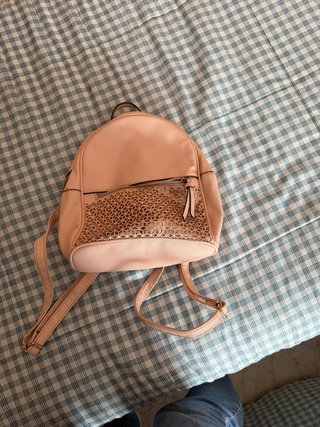 Mochila Rosa con Detalle Calado