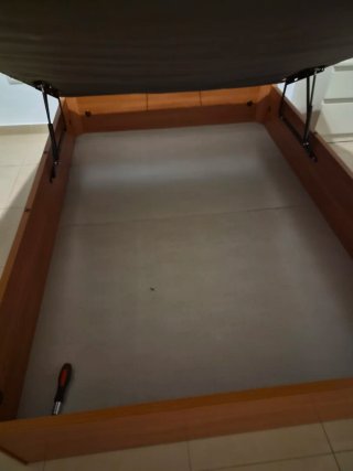 Canapé abatible de tela y madera