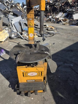 Máquina Desmontadora de Neumáticos