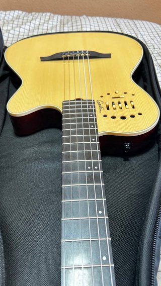 Guitarra Godin Nylon Deluxe inconseguible