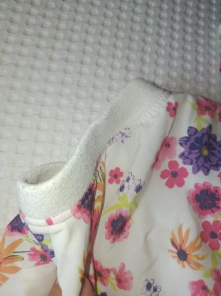 Chaqueta floral H&M bebé 18-24 meses