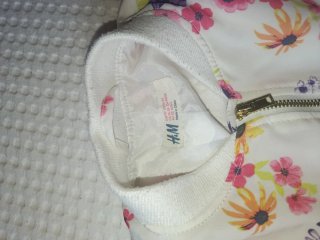 Chaqueta floral H&M bebé 18-24 meses
