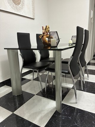 Conjunto Mesa Comedor y 4 Sillas