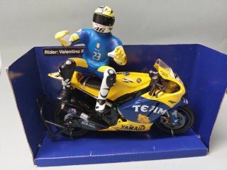 Modellino Yamaha YZR-M1 Valentino Rossi 1:12