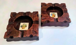 Pareja de Ceniceros de Madera con Azulejo