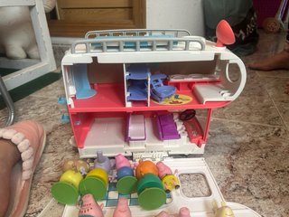 Caravana Peppa Pig con figuras