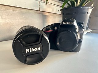 Cámara Nikon D5300 con Objetivo