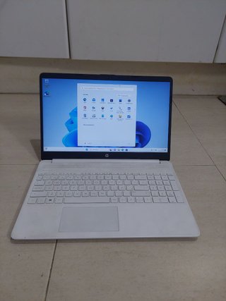 Ordenador portátil HP Ryzen 5 Blanco