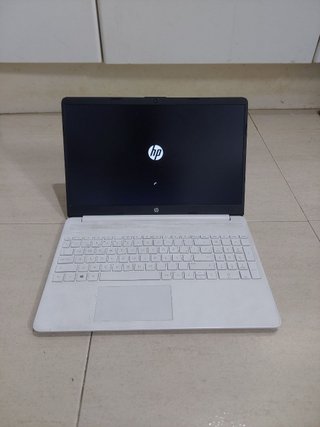 Ordenador portátil HP Ryzen 5 Blanco