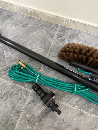 Kit de limpieza exterior con cepillo y  mangera