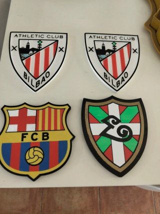 *Pídeme lo que tú quieras y te lo fabrico*Escudo F
