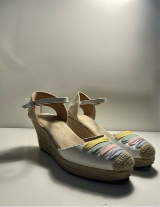 Alpargatas cuña blancas con tiras multicolor