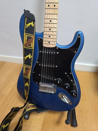 Guitarra Fender Squier Affinity Azul
