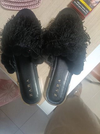 Sandalias Zara negras con flecos