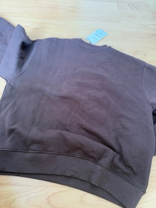 Sudadera Marrón con Lazos en Relieve