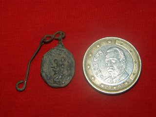 Fantastica medalla Siglo XVII bronce Santos 2,1 gr