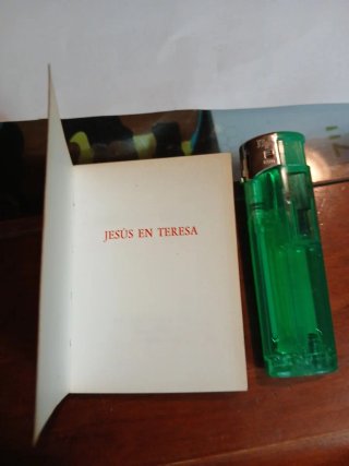 Libro antiguo en miniatura Jesús en Teresa