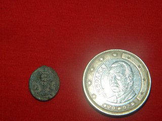 Medalla Siglo XVII religiosa Maria cogiendo Niño J