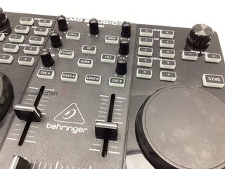 mesa mezclas behringer cmd studio 2a