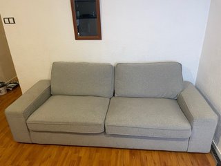 Sofá Kivic Grande 3 Plazas Gris Claro