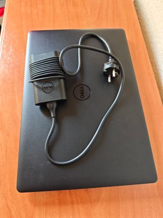 Portátil Dell 15" FHD i3 Gen 10 16GB 750GB SSD