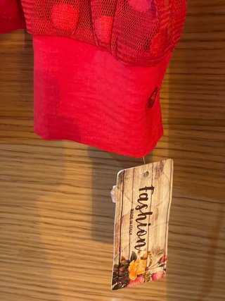 Blusa Roja con Mangas de Tul