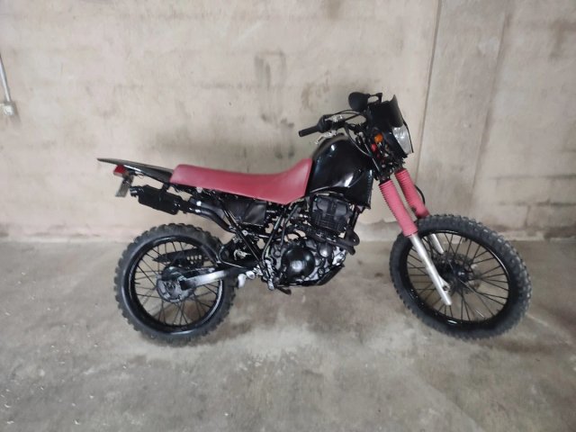 Yamaha XT 350 Enduro Negra/Roja