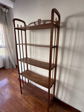 Estantería de Madera Estilo Modernista